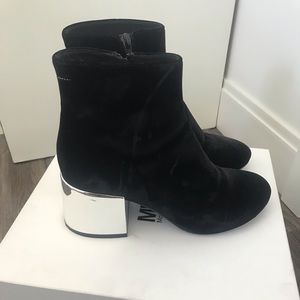 MM6 Maison Margiela Black Velvet Cube Heel Boots